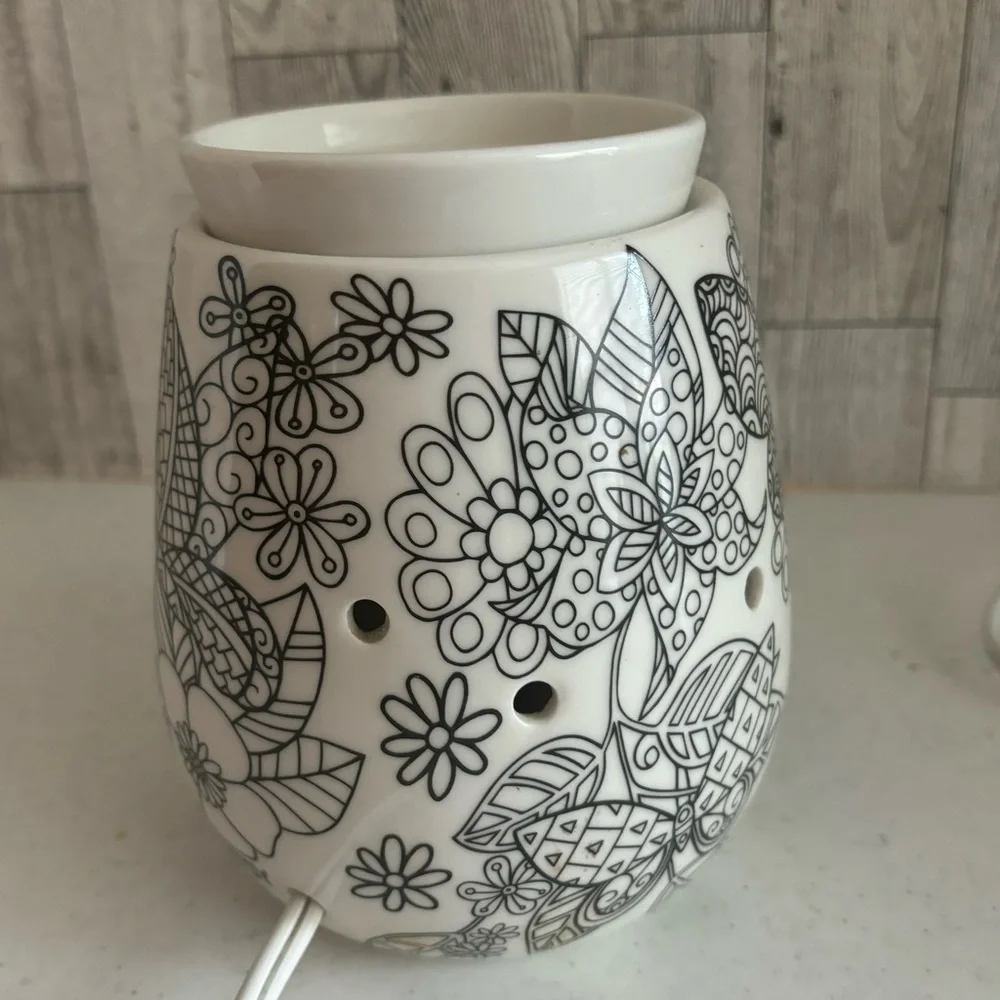 Scentsy Warmer Coloring Reimagine 37177 Black White Butterfly Flowers